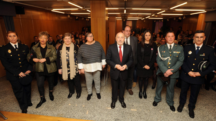 La Delegación del Gobierno premia con el Meninas al juez coruñés de violencia de género