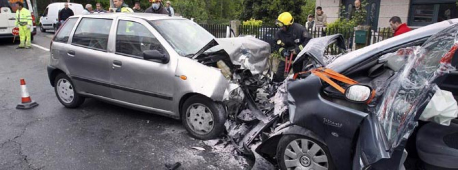 Dos personas sufren lesiones graves en sendos accidentes en Pontevedra