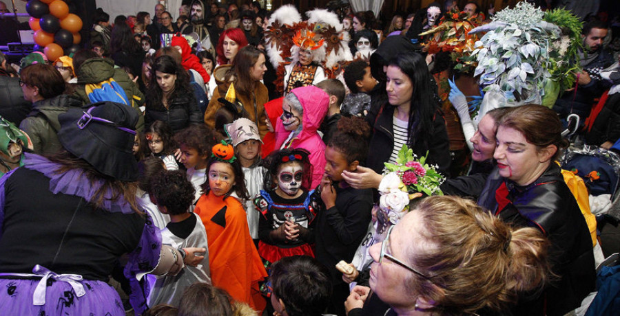 Cientos de coruñeses se vuelcan en la celebración del Samaín con un desfile y varias actividades de ocio