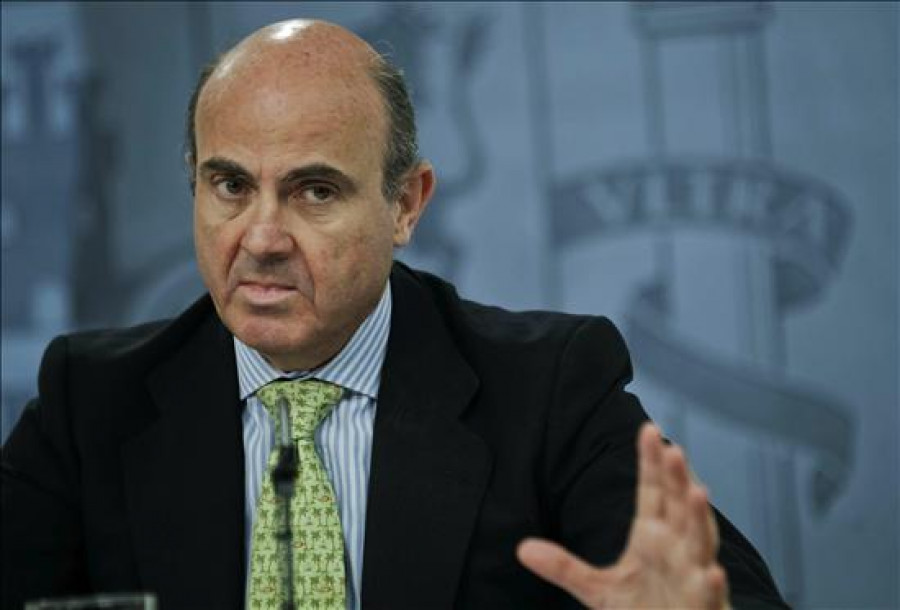 De Guindos calcula en más de 7.000 millones el impacto de la ley de colegios