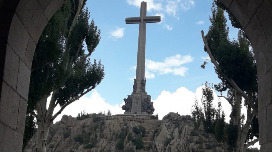 El Supremo despeja el camino para exhumar a Franco mientras  el prior del Valle de los Caídos se resiste