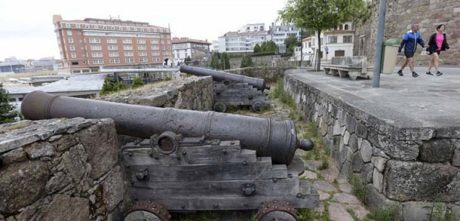 Los cañones de la batería de O Parrote pierden la contienda frente al descuido y el abandono