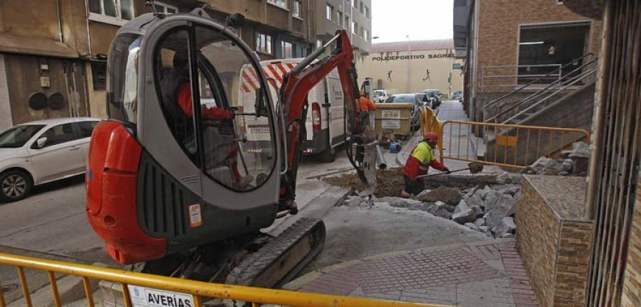 Una tubería rota en Cardenal Cisneros deja tres horas sin agua a 100 viviendas