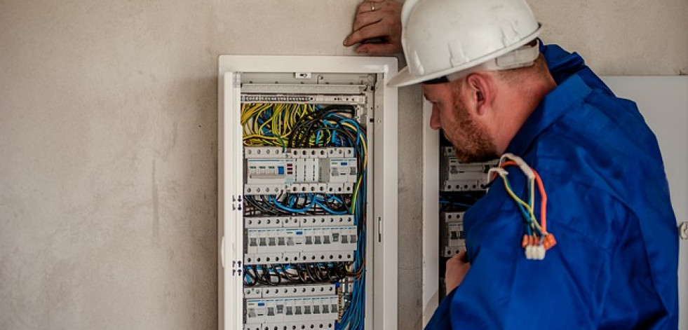Descubre las ventajas de la formación online en el sector eléctrico