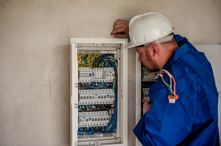Descubre las ventajas de la formación online en el sector eléctrico