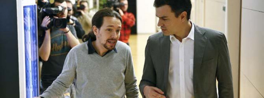 Iglesias traslada a Sánchez que no negociará hasta que descarte a C’s