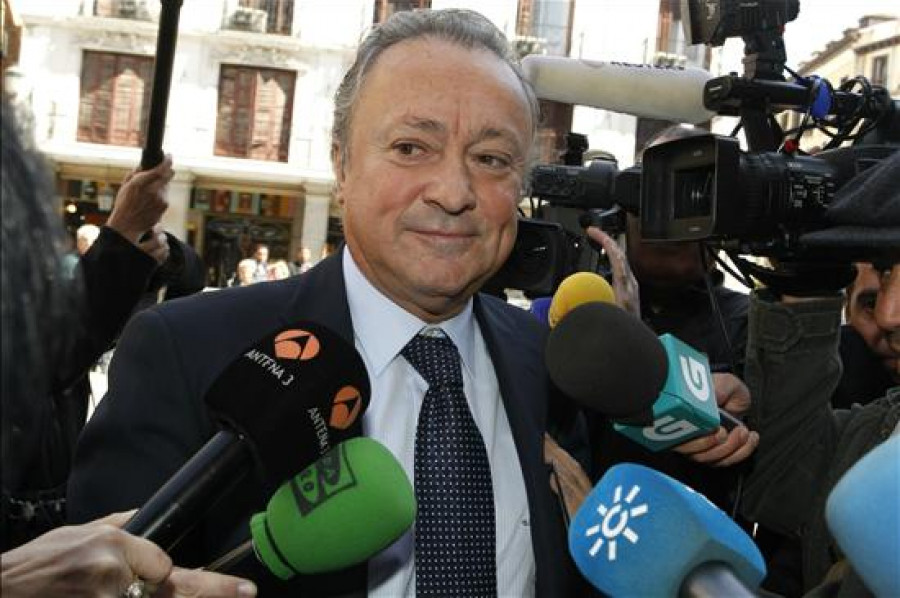El ministro de Exteriores traslada al embajador argentino su condena por expropiar YPF