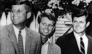La dinastía Kennedy, rehén del mito, el alcohol y el silencio
