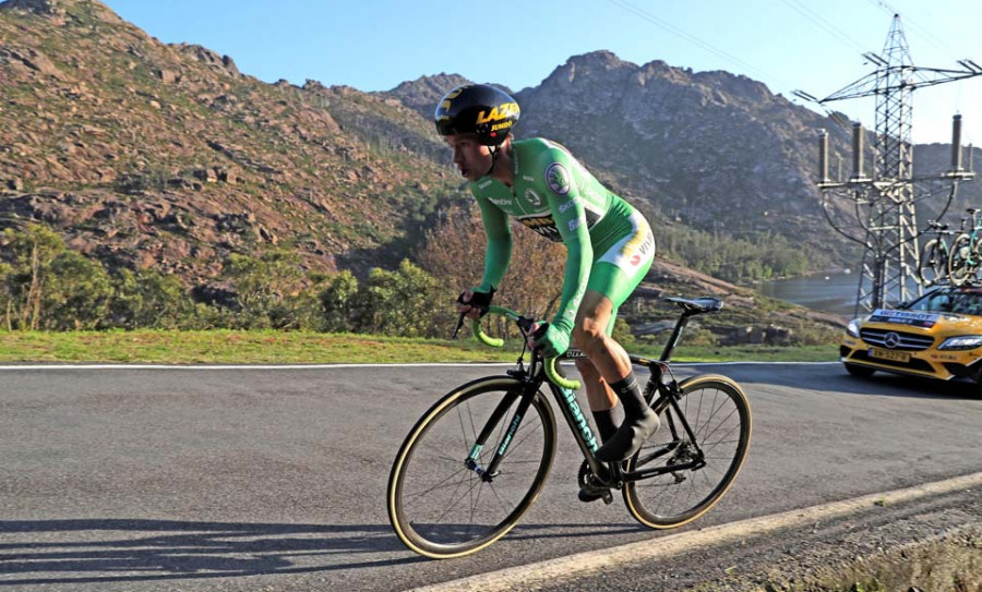 Roglic gana en el Mirador del Ézaro y recupera el jersey rojo