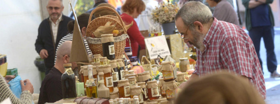 La Feira do Mel de Oleiros  se convierte de nuevo en un éxito de público y ventas