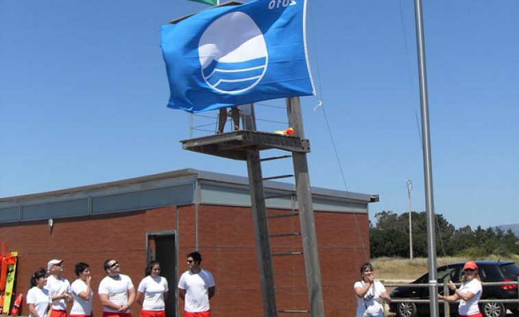 Galicia volverá a lucir 125 banderas azules en sus playas