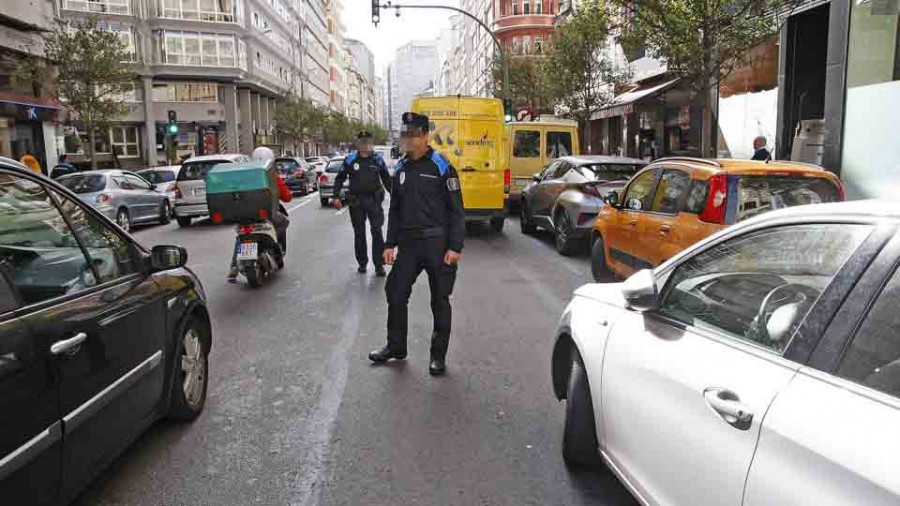 La Policía Local batirá este año el récord histórico de multas en las calles coruñesas