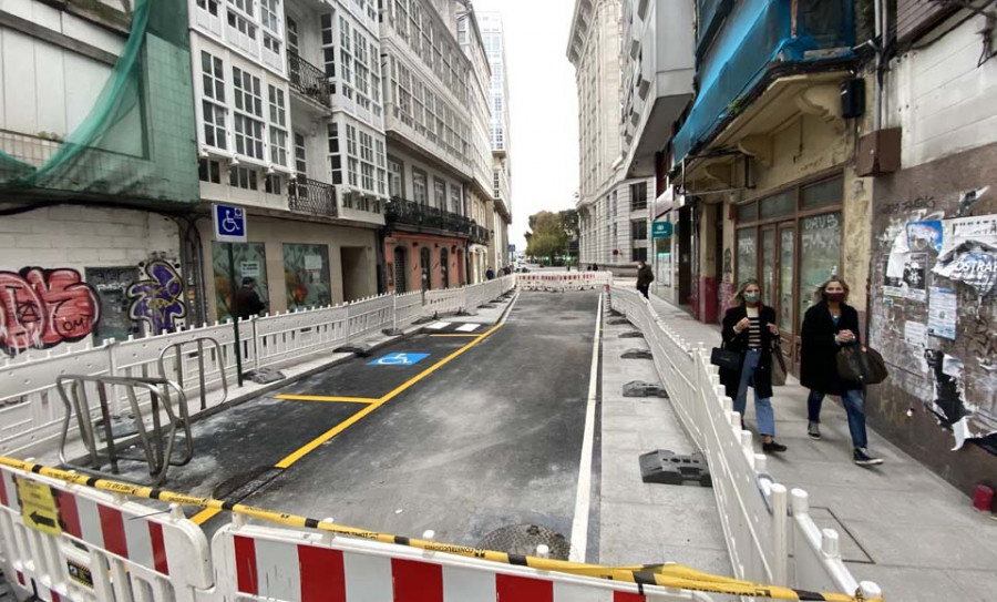 El Ayuntamiento  reabre al tráfico Santa Catalina con el doble de espacio para las aceras