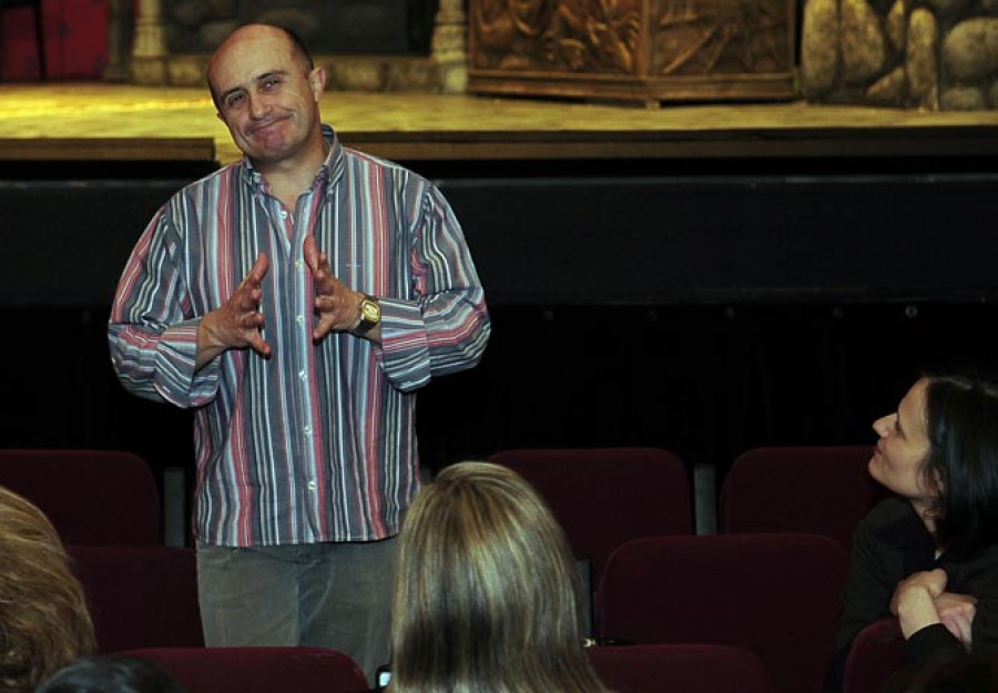 Pepe Viyuela enseña a los jóvenes las claves de la interpretación dramática
