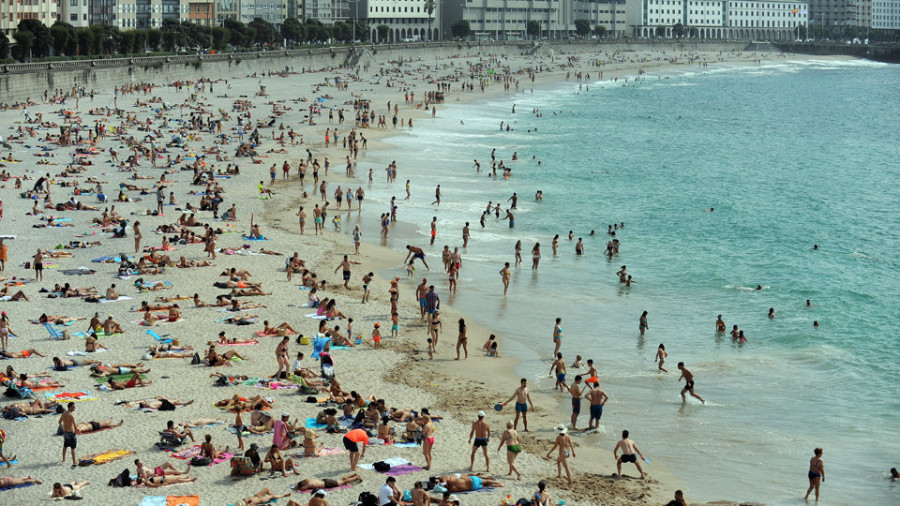 La ciudad pasará del primer día de playa del verano a la alerta amarilla por tormentas