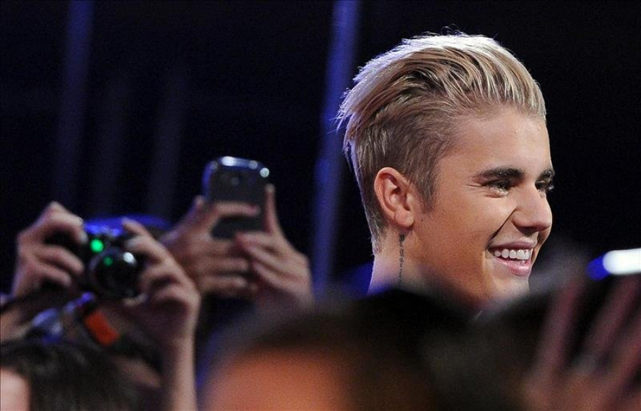 Las "beliebers" toman Madrid en pos de su ídolo, que se deja ver fugazmente