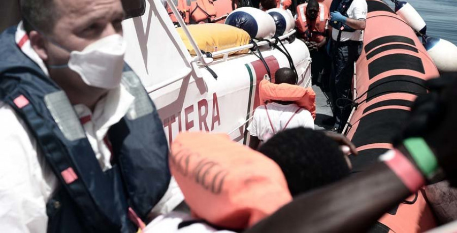 La expedición del “Aquarius” pone rumbo a Valencia con 630 migrantes