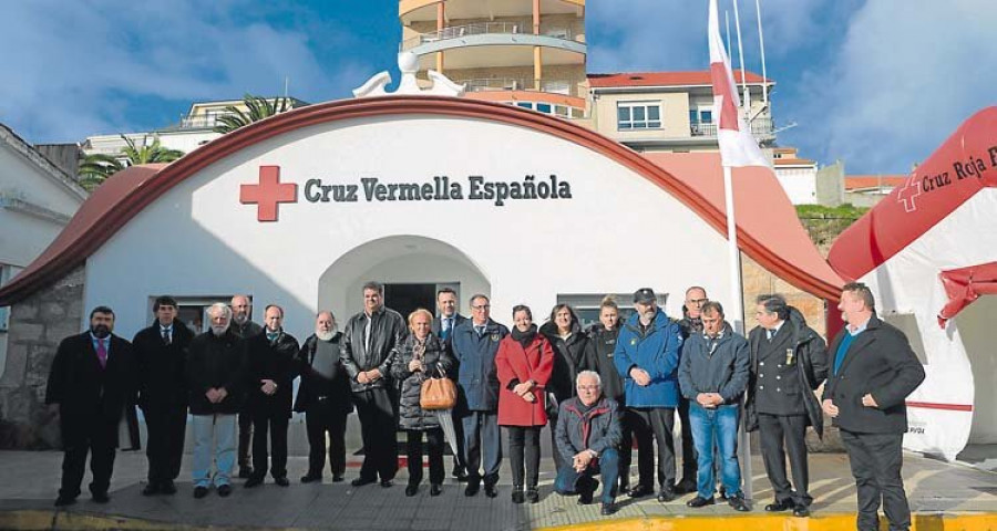 La base de salvamento marítimo de la Cruz Roja de Laxe estrena instalaciones y una moderna embarcación