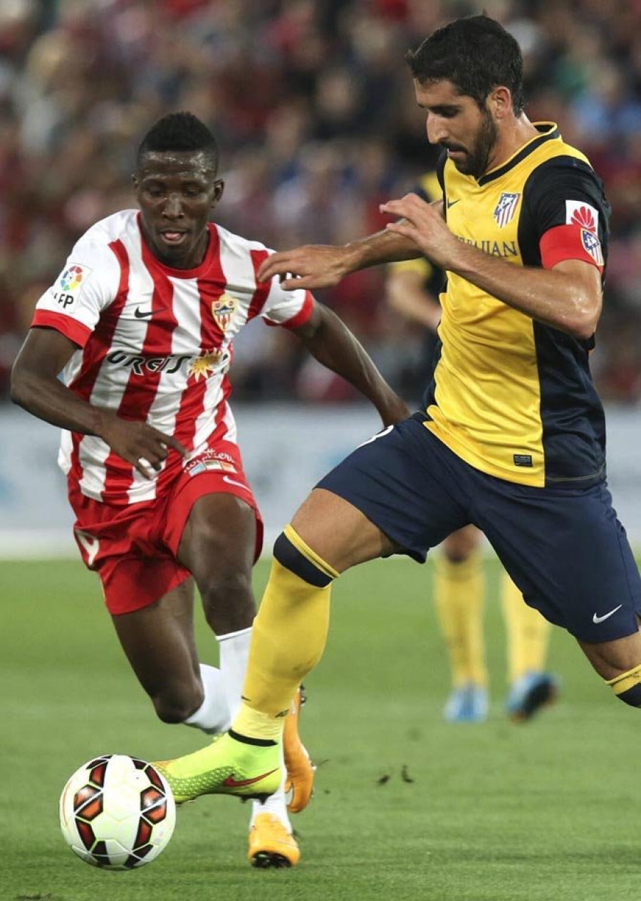 Miranda y el balón parado le dan otros tres puntos de oro al Atlético