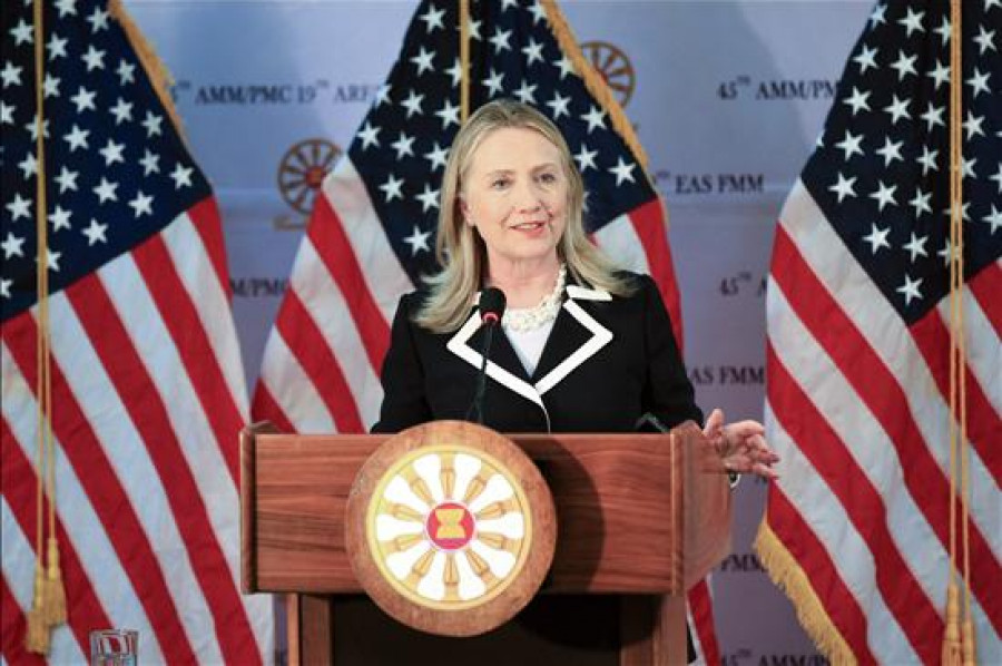 Clinton se reunirá con Mursi para expresarle su apoyo a la democracia egipcia