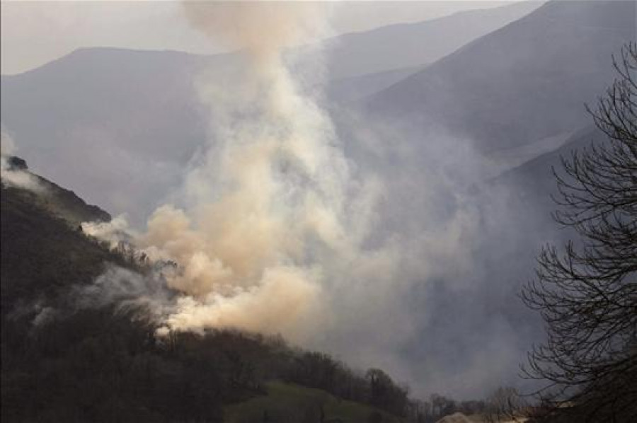 Controlado el incendio forestal registrado en el municipio coruñés de Outes