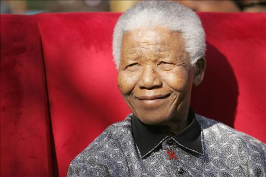 Mandela, crítico, pasa la primera noche en su casa, convertida en un hospital