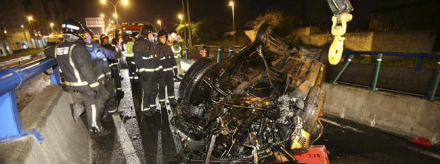 Fallece un conductor en Vigo  al volcar su coche después de colisionar contra la mediana