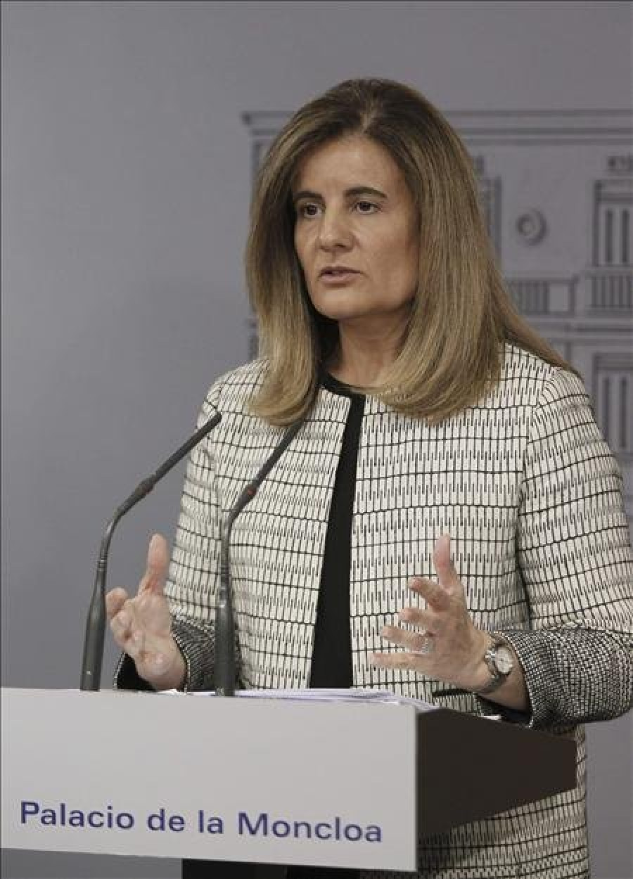 Báñez dice que el déficit de la Seguridad Social es coyuntural y se debe a la crisis