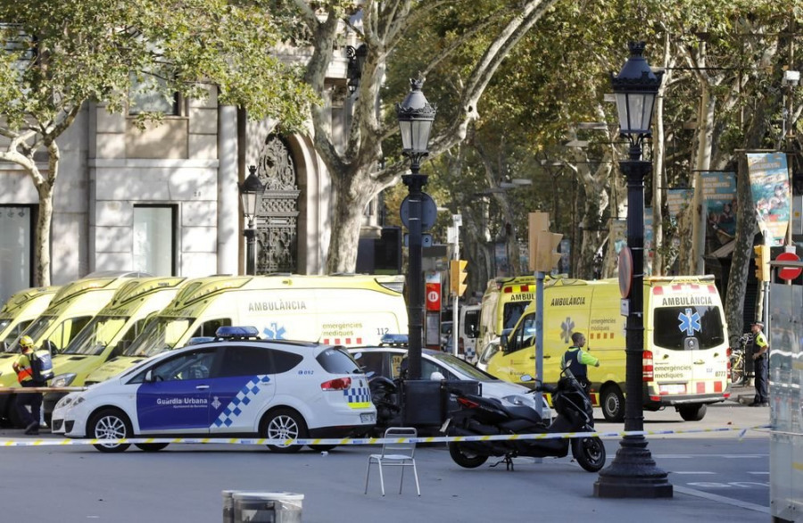 Una furgoneta atropella a varias personas en las Ramblas de Barcelona