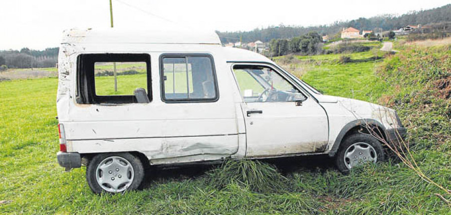 Fallece un vecino de Carballo en una salida de vía en Cances