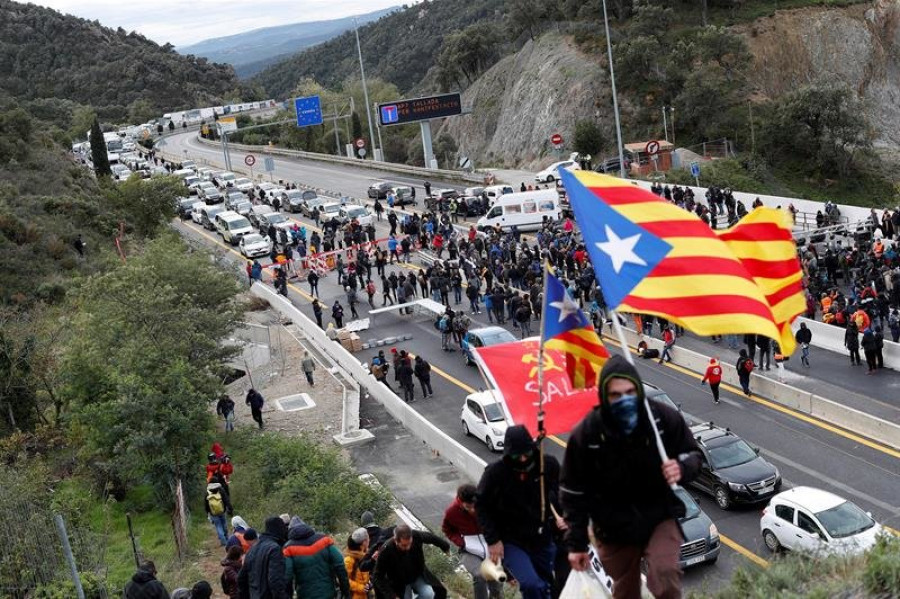 Tsunami Democràtic llama a bloquear la frontera con Francia en Irún