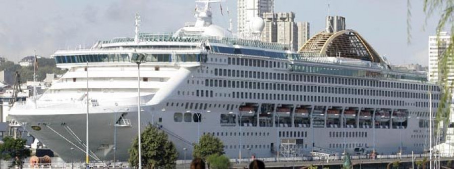 El puerto coruñés se pone a la cabeza de Galicia en número de cruceristas en el primer semestre