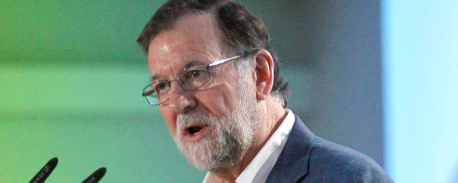 Rajoy carga contra el PSOE y le avisa de que puede convertirse en “inútil”