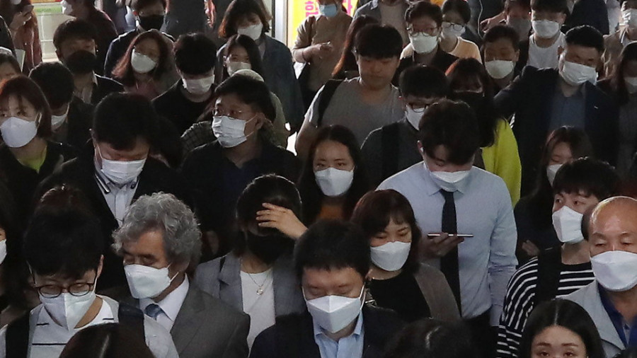 Un nuevo foco de contagios en una zona de ocio pone a prueba el sistema de respuesta de Seúl