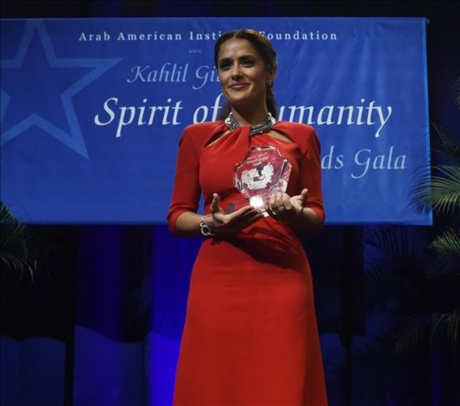 Salma Hayek recibe un premio de una organización árabe en EEUU por "The Prophet"