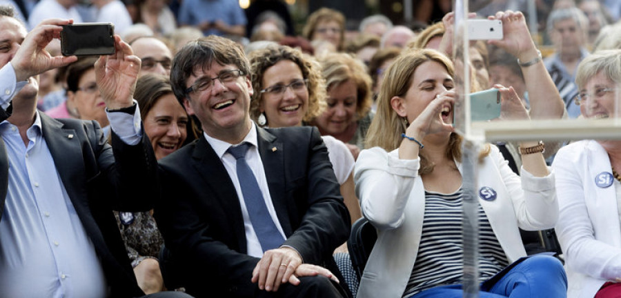 Puigdemont acepta reunirse con Albiol  a partir de la segunda quincena de mes