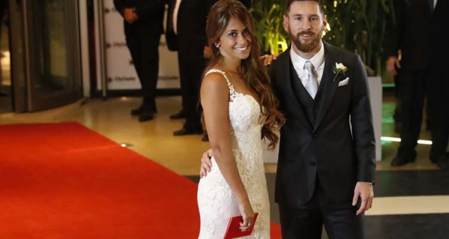 Antonella Roccuzzo escoge a 
Rosa Clará para su boda con Messi