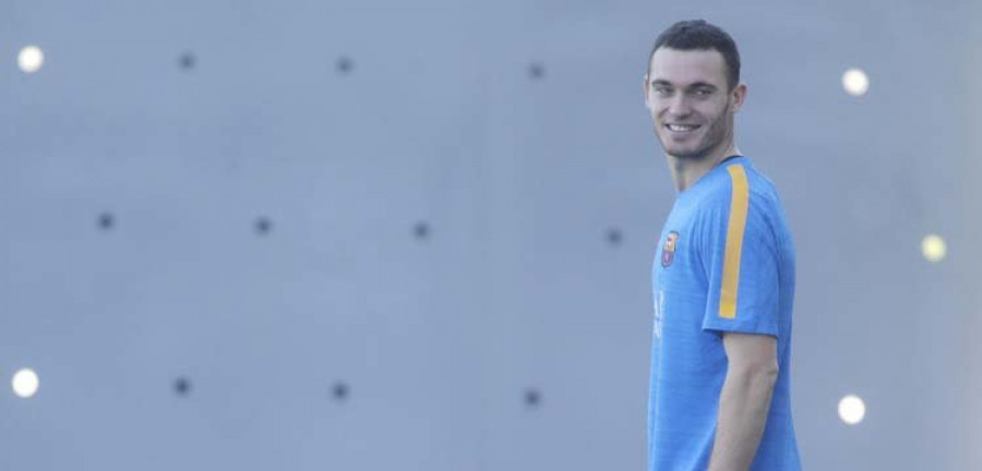 El defensa Vermaelen llega a Italia para cerrar su cesión con la Roma