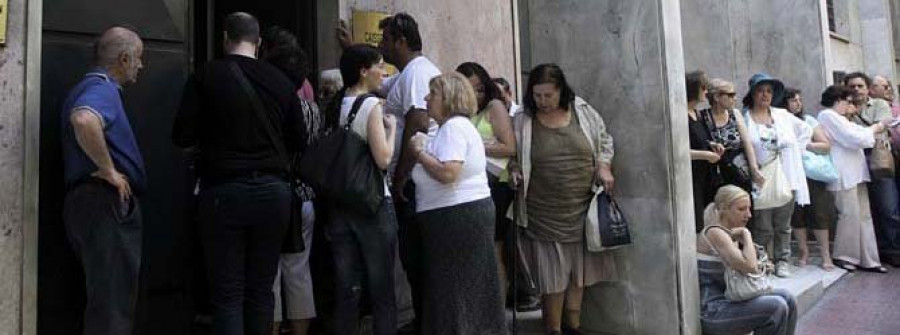 Los griegos evitan el corralito de su país abriendo cuentas  en la vecina Bulgaria
