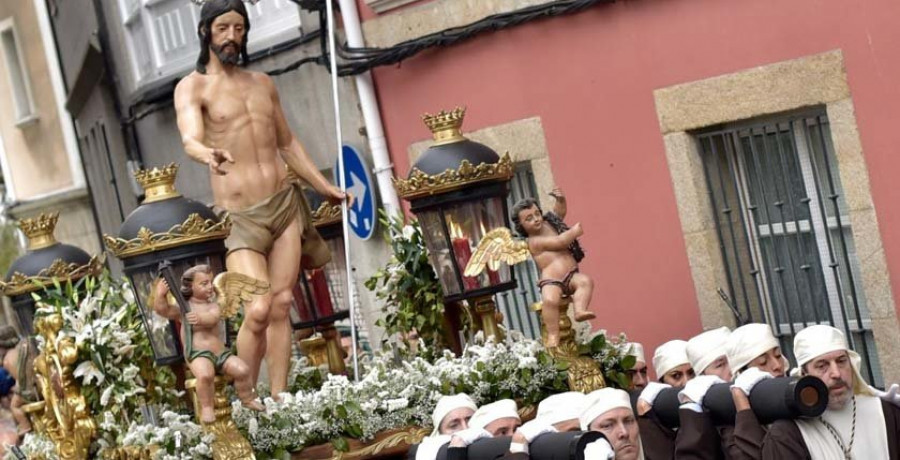 La borrasca da una tregua 
para pasear a Cristo resucitado