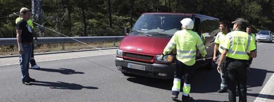 Un accidente en Santiago deja dos mujeres heridas y causa grandes retenciones en la AP-9