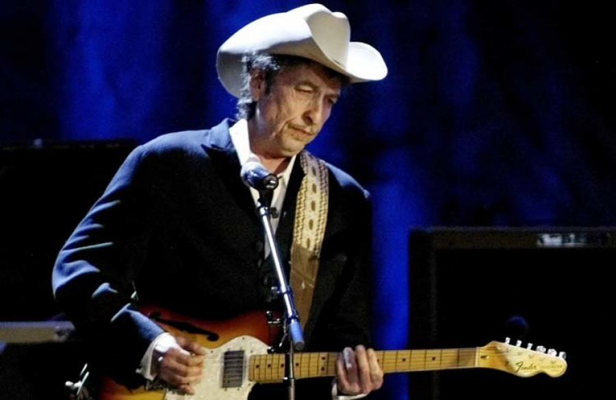 La editorial de Bob  Dylan admite que el músico no firmó la edición especial de su libro