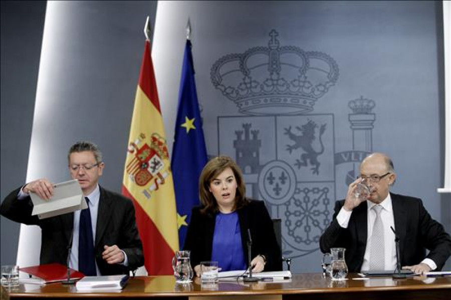 Sáenz de Santamaría dice que el diálogo con Cataluña "existe y es continuo"