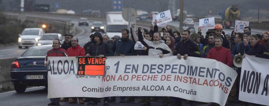 Los trabajadores de Alcoa en A Coruña preparan 24 horas de huelga