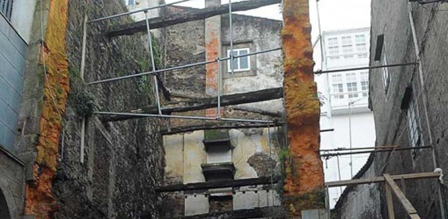Betanzos restaurará la Casa Gótica si el propietario desoye otro requerimiento