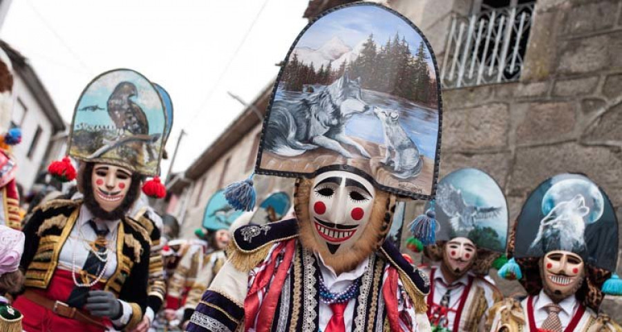 Galicia saca a la calle sus entroidos más tradicionales