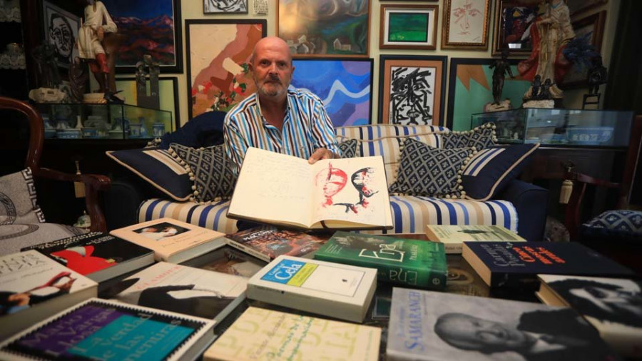 En busca del récord Guinness con una colección de más de 4.000 libros dedicados por sus autores