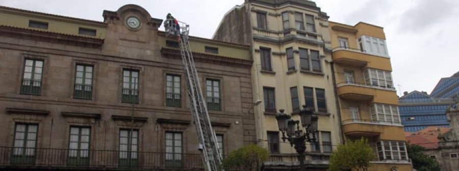 El temporal castiga a tres de los edificios más emblemáticos y antiguos de la ciudad