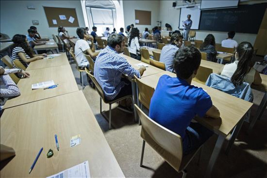 La cuantía media de las becas universitarias baja por primera vez en 15 años