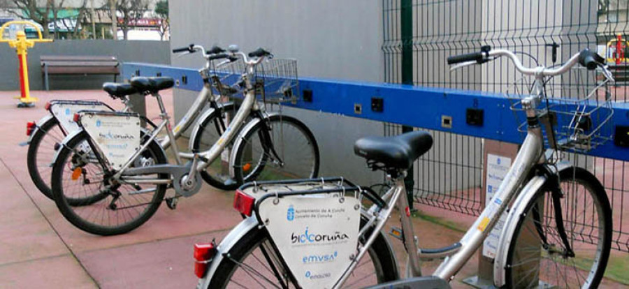 Las bicicletas de alquiler llegan a la Sagrada Familia con un año de retraso